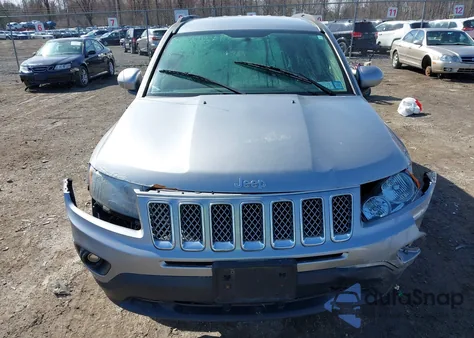 2014 Jeep Compass Latitude z USA, uszkodzony, nr VIN 1C4NJDEB3ED858857